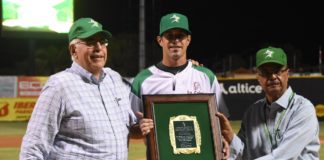 Estrellas reconocen a Evan MacLane