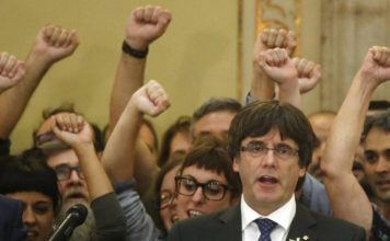 Puigdemont y cinco exconsejeros se refugian en Bruselas