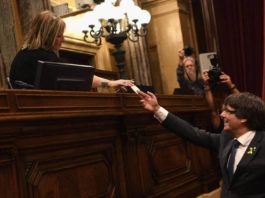 El Parlament de Cataluña aprueba la resolución para declarar la independencia