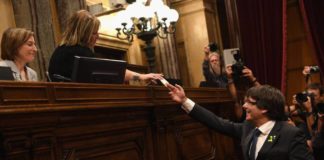 El Parlament de Cataluña aprueba la resolución para declarar la independencia