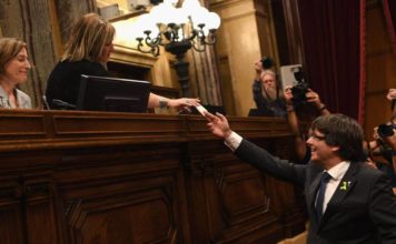 El Parlament de Cataluña aprueba la resolución para declarar la independencia