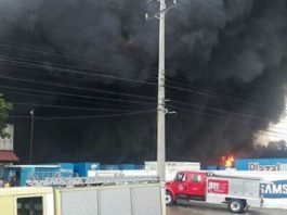 Incendio consume almacén de Plaza Lama, de la Duarte