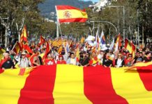 Cientos de miles de personas marchan para respaldar el 155