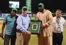Estrellas reconocen a Vladimir Guerrero por trayectoria en el béisbol