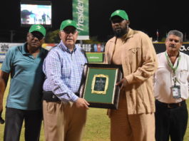 Estrellas reconocen a Vladimir Guerrero por trayectoria en el béisbol
