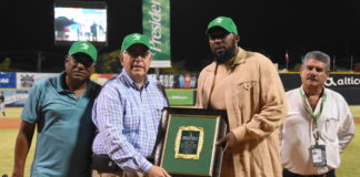 Estrellas reconocen a Vladimir Guerrero por trayectoria en el béisbol