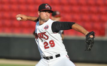 Estrellas contratan lanzador Caleb Dirks