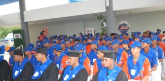 Prospectos de la Academia de los Mets de NY en RD escalan nuevo peldaño al graduarse de bachillerato