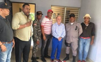 En décima, «El oficio de prensa se ha convertido en relajo»