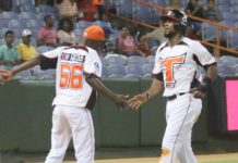 Toros remontan para derrotar a los Tigres en el Corral