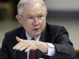 El Departamento de Justicia, dispuesto a nombrar a un fiscal especial que investigue a Clinton