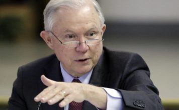 El Departamento de Justicia, dispuesto a nombrar a un fiscal especial que investigue a Clinton