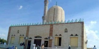 Mueren en Egipto al menos 235 personas en un ataque con bomba en una mezquita en la región del Sinaí
