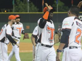 Toros remontan ante los Gigantes y mantienen esperanzas clasificatorias
