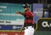 Felipe Rojas recibe elogios tras dirigir el partido del viernes