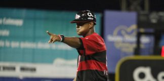 Felipe Rojas recibe elogios tras dirigir el partido del viernes