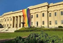 Ministro de Cultura investiga quién y con qué intención habrían colgado bandera LGBT en Bellas Artes