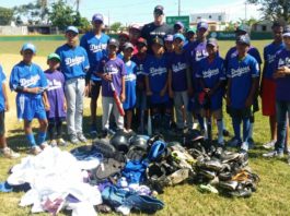 Ubaldo Jiménez sopesa lanzar con el Licey