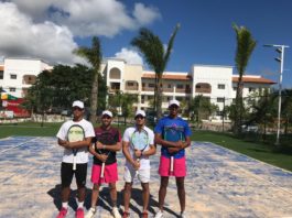 Víctor Estrella inaugura cancha de césped artificial en Punta Cana