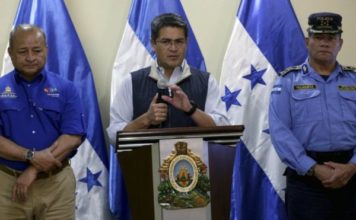 El presidente de Honduras, Juan Orlando Hernández, acepta el recuento total de votos exigido por la oposición para solucionar la polémica por la demora en los resultados electorales