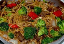 Espaguetis con carne de res y vegetales