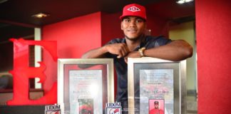 Cordero recibe premios de “Más Valioso” y “Novato del Año”