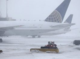 Aumenta a 14 el número de vuelos cancelados por tormenta de nieve