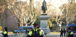 Parlamento de Cataluña pospone elección de líder prófugo