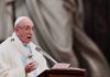 Papa insta a dejar atrás consumismo y charlas vacías en 2018