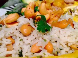 Arroz con semillas de cajüil tostadas