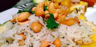 Arroz con semillas de cajüil tostadas