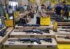 “Ahora todos quieren un AR-15”: Florida celebra su gran feria de armas tres días después de la matanza de la escuela de Parkland