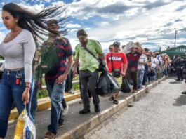 El éxodo masivo de venezolanos desata una crisis humanitaria en la frontera con Colombia