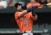 José Altuve firma extensión con los Astros