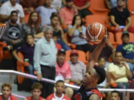 Plaza gana cuarto juego en línea al vencer Sameji y empata en el primer lugar del basket de Santiago