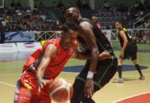 Cotorras supera a los Sharks en el baloncesto superior de Puerto Plata