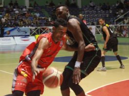 Cotorras supera a los Sharks en el baloncesto superior de Puerto Plata