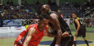 Cotorras supera a los Sharks en el baloncesto superior de Puerto Plata