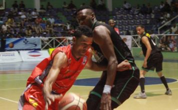 Cotorras supera a los Sharks en el baloncesto superior de Puerto Plata