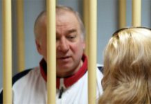 ¿Quién es Sergei Skripal, el exespía ruso en estado crítico tras estar expuesto a una sustancia desconocida, y cómo llegó a Reino Unido?