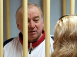 ¿Quién es Sergei Skripal, el exespía ruso en estado crítico tras estar expuesto a una sustancia desconocida, y cómo llegó a Reino Unido?