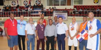 Rinden honor a selección basket ´77