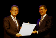 Universidad de Argentina inviste a Leonel Fernández como Doctor Honoris Causa por su trayectoria política y académica