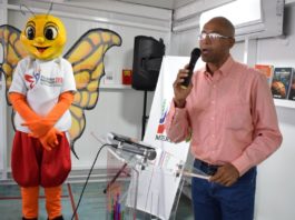 Antonio Valdez imparte charla en stand de Miderec en Feria Internacional del Libro