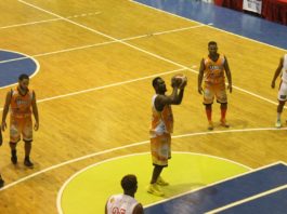 Rockies de Sonador vencen a los Leones de la Ceiba en el basket de Bonao