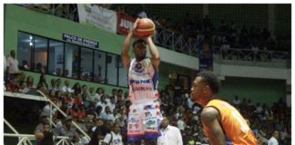 Sharks y Correcaminos ganan en el baloncesto de Puerto Plata