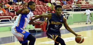 Mauricio Báez dispone de Huellas Del Siglo en el Superior del DN