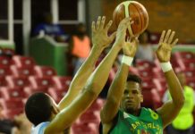 Kevin Pérez conduce a San Carlos a escalar al segundo lugar del basket distrital