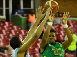 Kevin Pérez conduce a San Carlos a escalar al segundo lugar del basket distrital