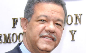 Leonel evaluará recolección de firmas; rondan las 700 mil